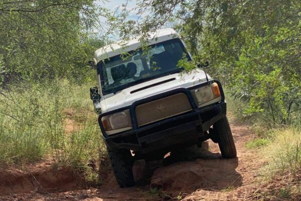 RIIVEH305F Operate and maintain a four-wheel drive vehicle – V.E.T. Centre Qld – Vocational Education & Training RIIVEH305F Operate and maintain a four-wheel drive vehicle - V.E.T. Centre Qld - Vocational Education & Training